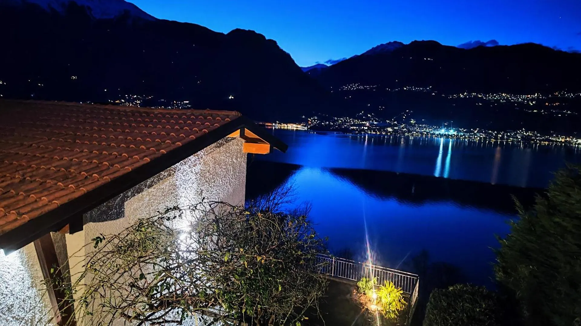 Laguna Blu - Villa Da Sogno Con Idromassaggio Panoramico Sul Lago Di Como Colico