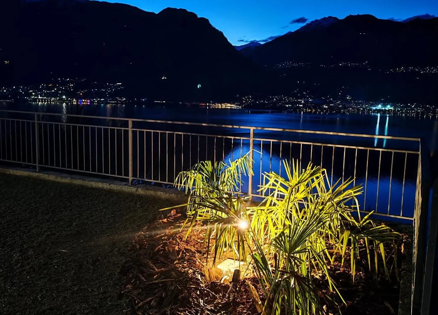 Laguna Blu - Villa Da Sogno Con Idromassaggio Panoramico Sul Lago Di Como Colico