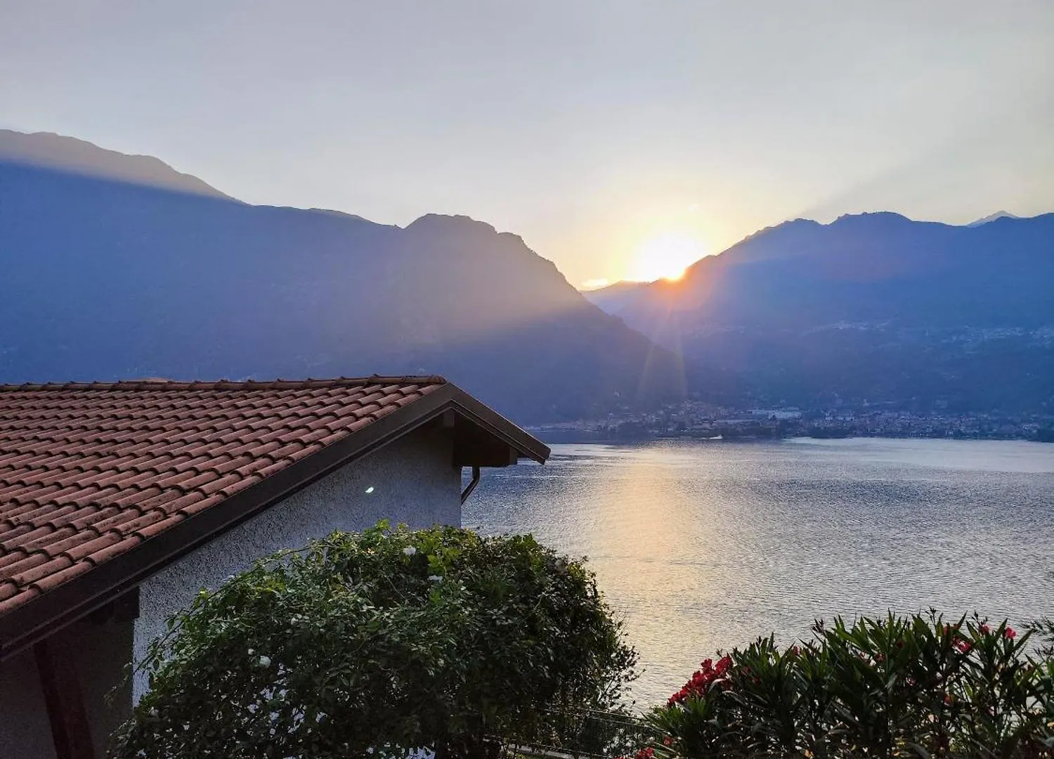 Laguna Blu - Villa Da Sogno Con Idromassaggio Panoramico Sul Lago Di Como Colico 0*,