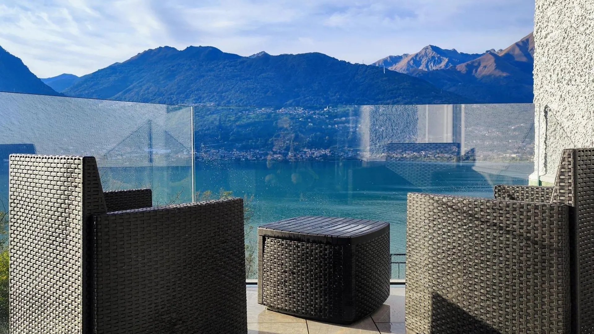Laguna Blu - Villa Da Sogno Con Idromassaggio Panoramico Sul Lago Di Como Colico